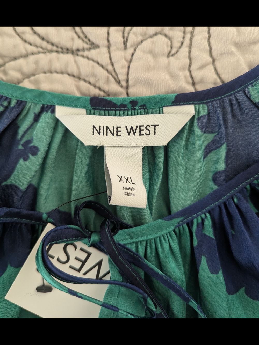 NWT Nine West Silky Floral Blouse - Picture 6 of 9